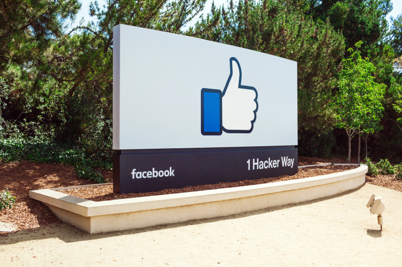 Facebook all'avanguardia del Social Commerce